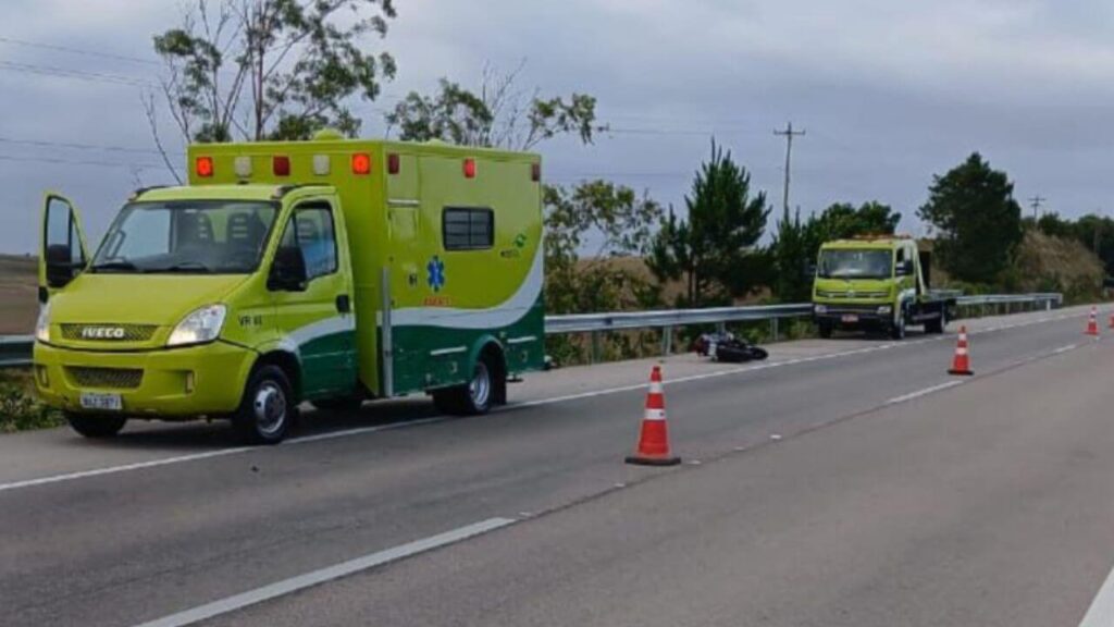 Acidente deixa uma pessoa morta e uma gravemente ferida na BR-116, em São Lourenço do Sul acidente-na-br-116