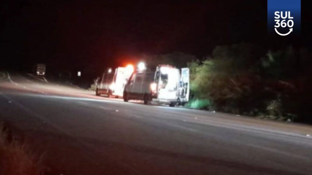 Duas pessoas morrem atropeladas por caminhão na BR-116, em Tapes