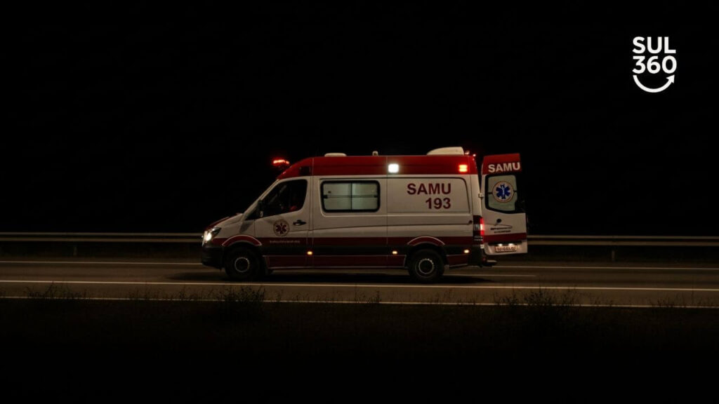 Homem morre atropelado e motorista foge do local na BR-116, em Camaquã