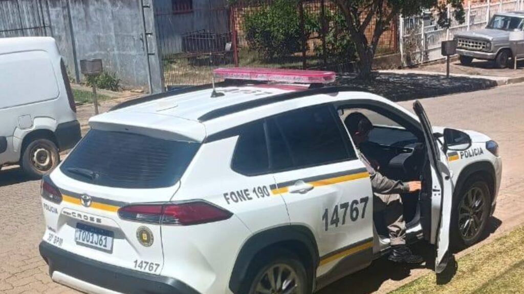 Cadela sob maus-tratos e cão morto são encontrados em residência de Camaquã