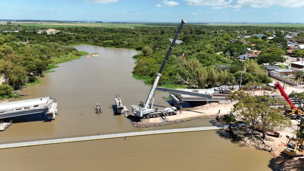 Içamento das vigas centrais da nova Ponte João Goulart marca avanço decisivo na obra em Arambaré