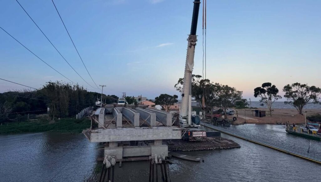 Içamento das vigas centrais da nova Ponte João Goulart marca avanço decisivo na obra em Arambaré