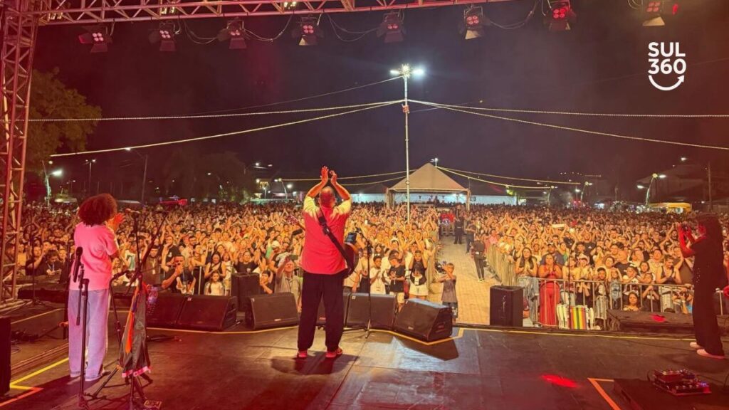 Público lota a Prainha para show de Fernandinho no Celebra Camaquã