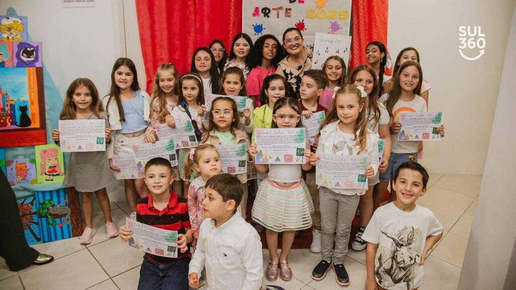 Camaquã recebe 1º Vernissage de Arte com mais de 120 obras produzidas por artistas mirins