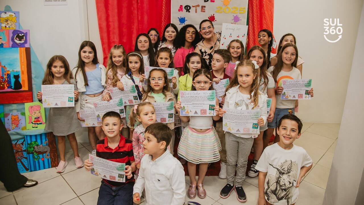 Camaquã recebe 1º Vernissage de Arte com mais de 120 obras produzidas por artistas mirins