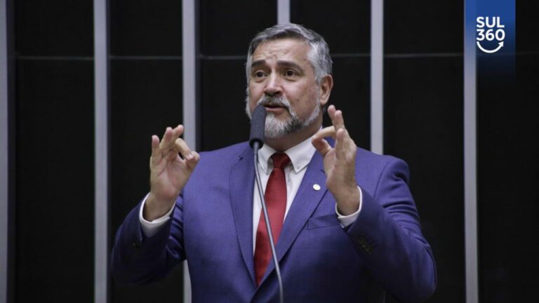 Pré-candidato ao Senado, Paulo Pimenta visita Camaquã