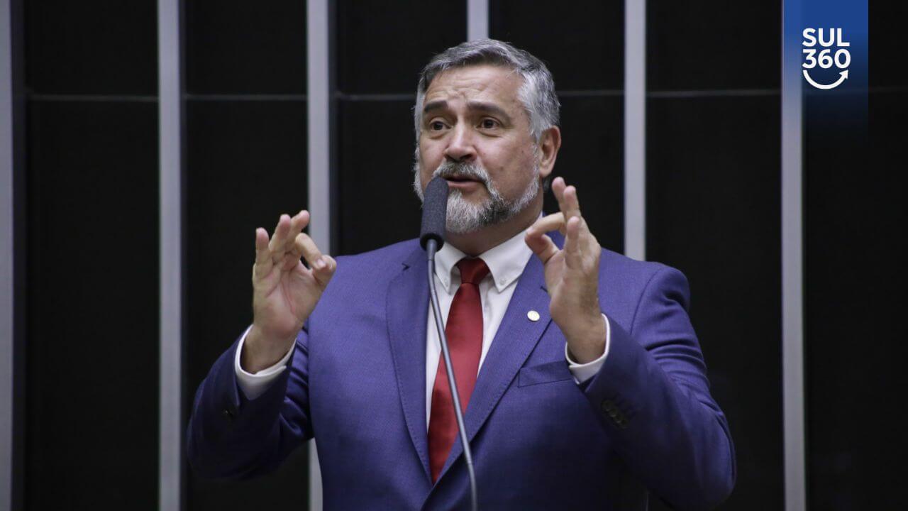 Pré-candidato ao Senado, Paulo Pimenta visita Camaquã