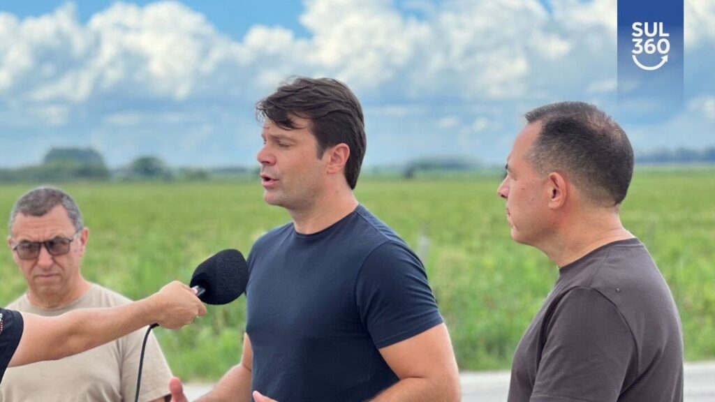 Recuperação da ERS-350 entre Arambaré e Camaquã avança e deputado fiscaliza obras