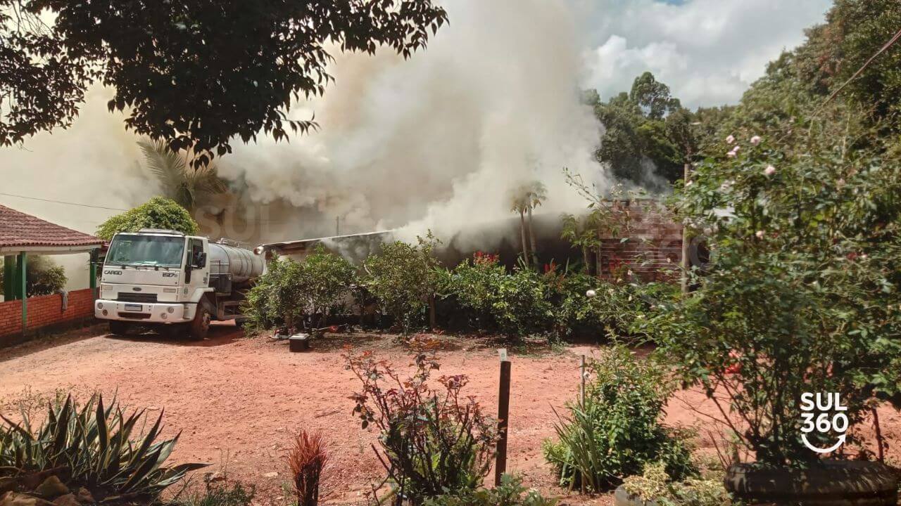Incêndio destrói estufa de fumo no interior de Dom Feliciano
