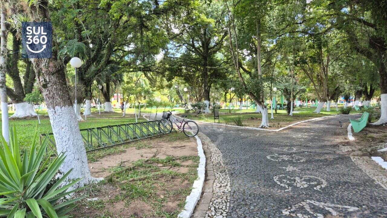 Internautas denunciam furtos e insegurança na Praça Donário Lopes, no Centro de Camaquã