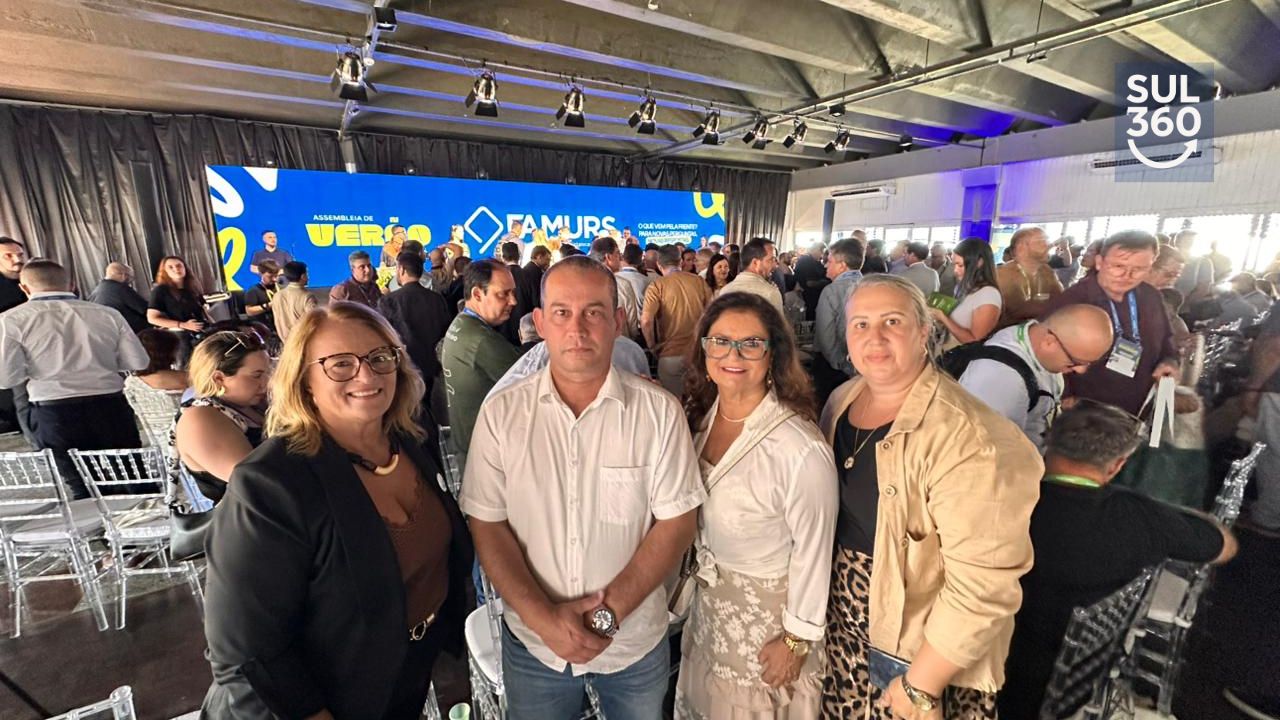 Comitiva de Camaquã participa da Assembleia de Verão da Famurs em Torres