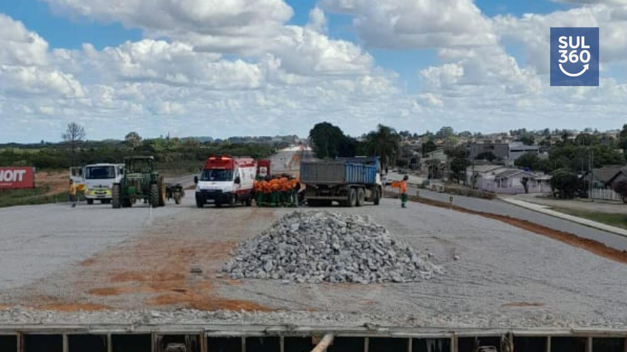 Acidente deixa trabalhador gravemente ferido em viaduto da BR-116, em Camaquã