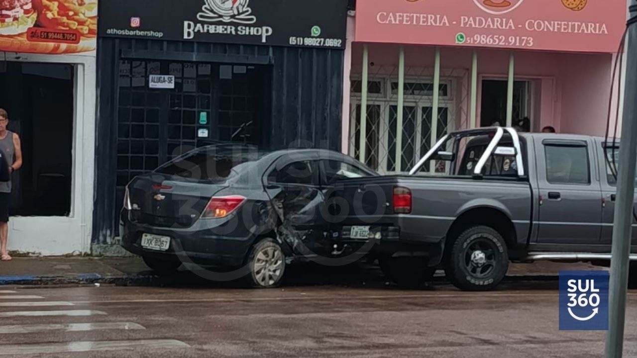VÍDEO: Acidente envolve três veículos no Centro de Camaquã