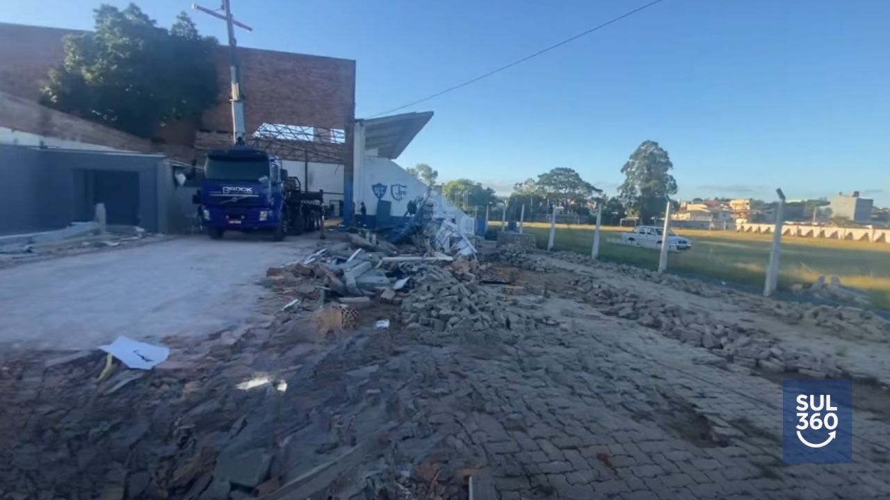Demolição do Estádio Coronel Sylvio Luiz é iniciada