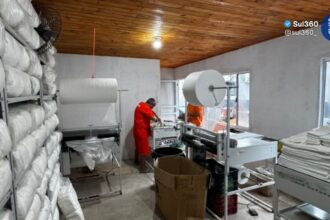 Fábrica em presídio de Jaguarão produz fraldas e absorventes e abastece rede pública em Jaguarão