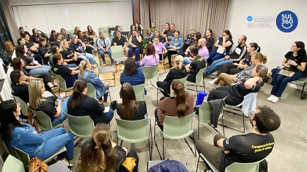 Representantes de Camaquã participam de capacitação que incentiva cooperativismo nas escolas