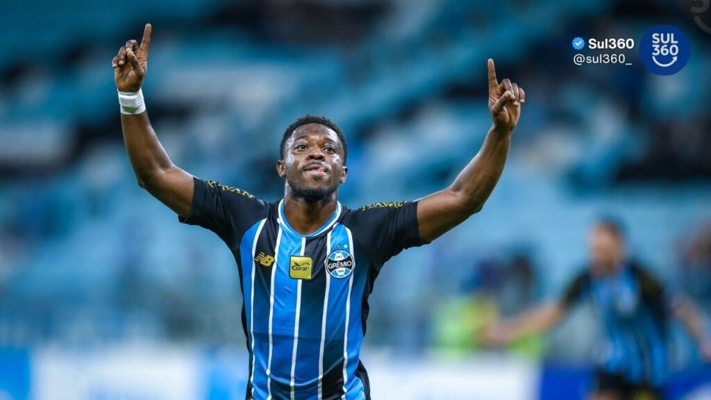 Grêmio vence o Deportivo Riestra com gol de Amuzu e encerra jejum de vitórias