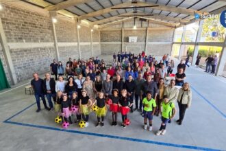 Escola Santo Antônio inaugura quadra coberta com investimento de R$ 580 mil