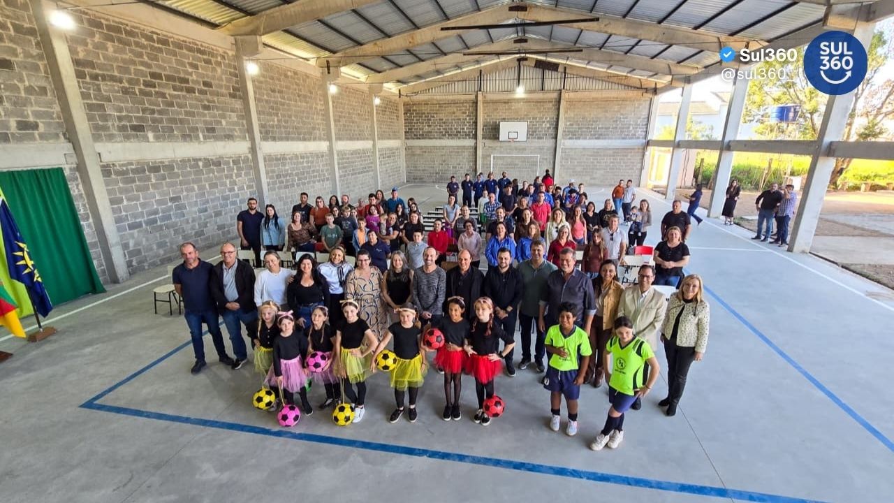 Escola Santo Antônio inaugura quadra coberta com investimento de R$ 580 mil