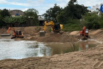 Prefeitura realiza desassoreamento do Arroio Duro em parceria com a AUD para prevenir alagamentos