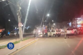 Acidente entre carro e moto deixa uma pesso ferida em avenida de Camaquã