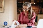 administradora de empresa entidade conferindo verba ou pagamento