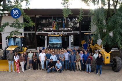 Dom Feliciano recebe novas máquinas para recuperação de estradas
