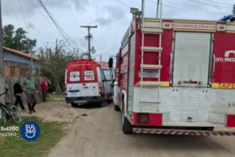 Incêndio atinge residência em Tapes e morador é socorrido após inalar fumaça