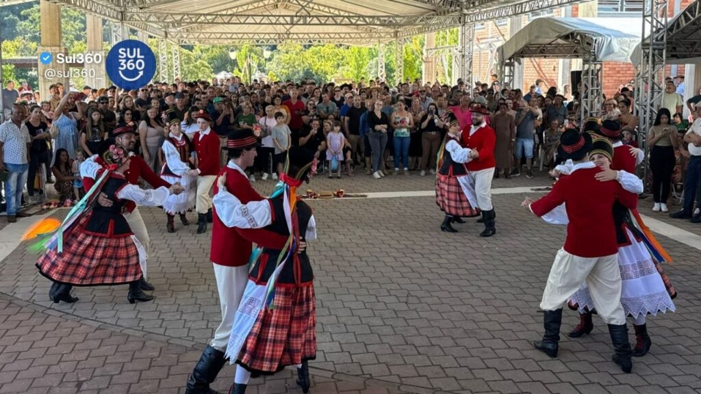 Dom Feliciano recebe grande público na PolskaFest 2026