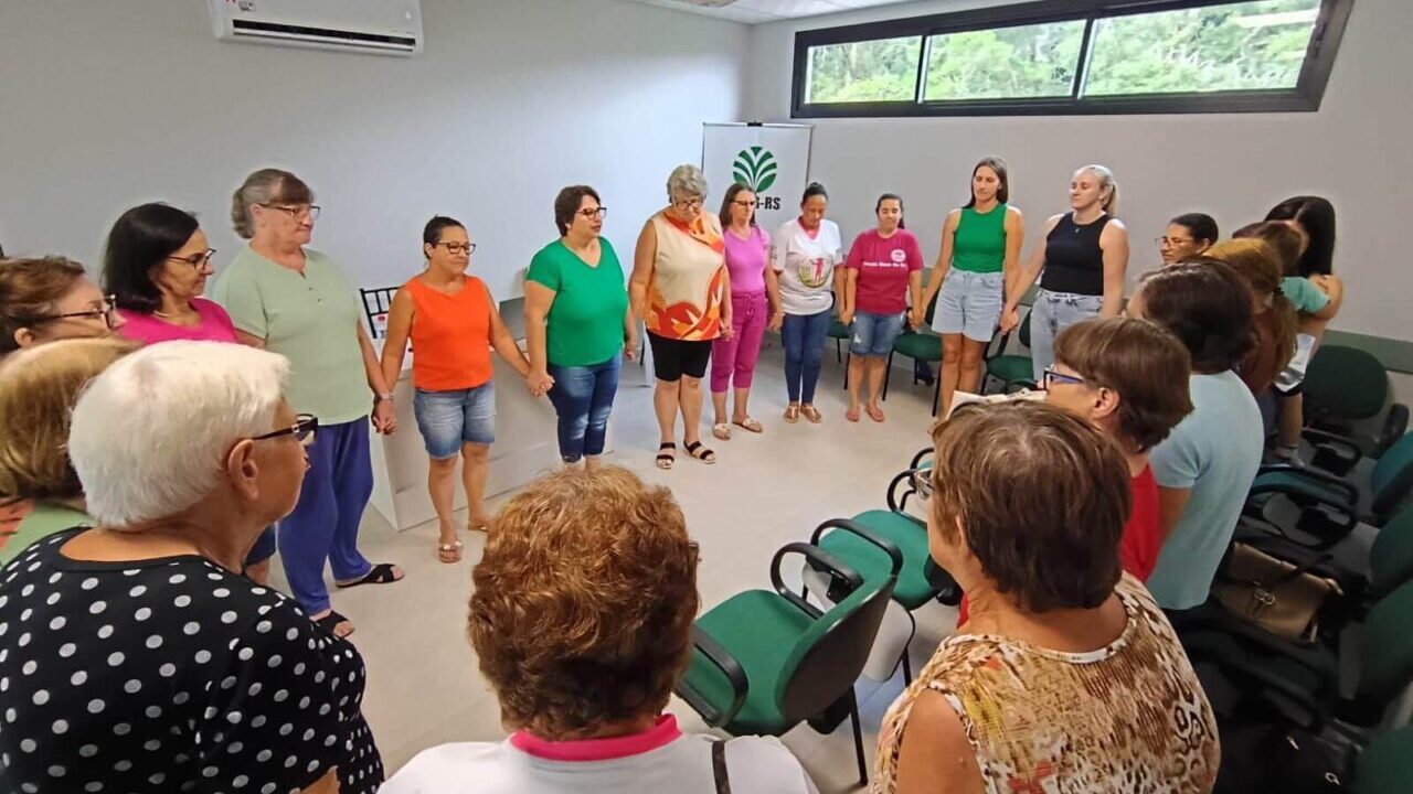 Trabalhadoras Rurais de Dom Feliciano realizam roda de conversa para avaliação e planejamento