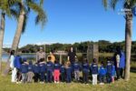 Prefeitura acompanha plantio de árvores nativas com alunos do Sesquinho em Camaquã