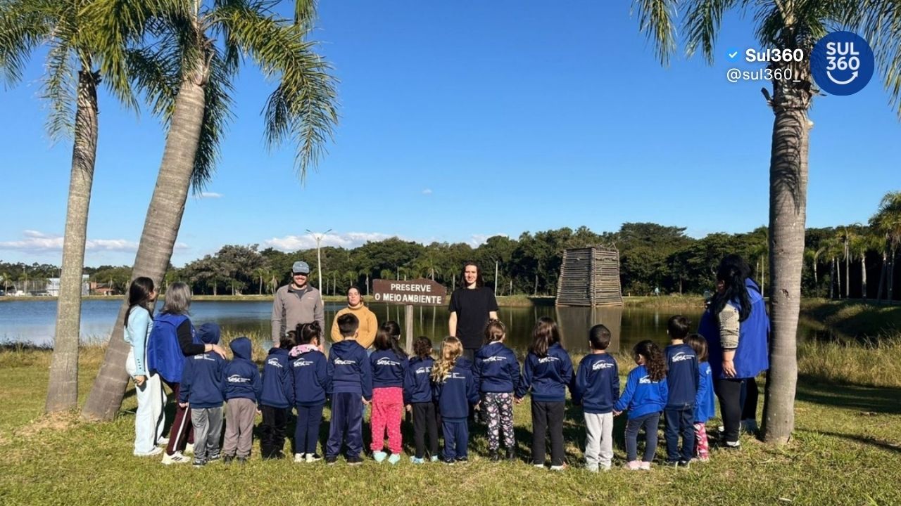 Prefeitura acompanha plantio de árvores nativas com alunos do Sesquinho em Camaquã