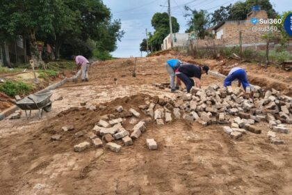 Obras de calçamento avançam na Rua Sergipe no bairro Santa Marta
