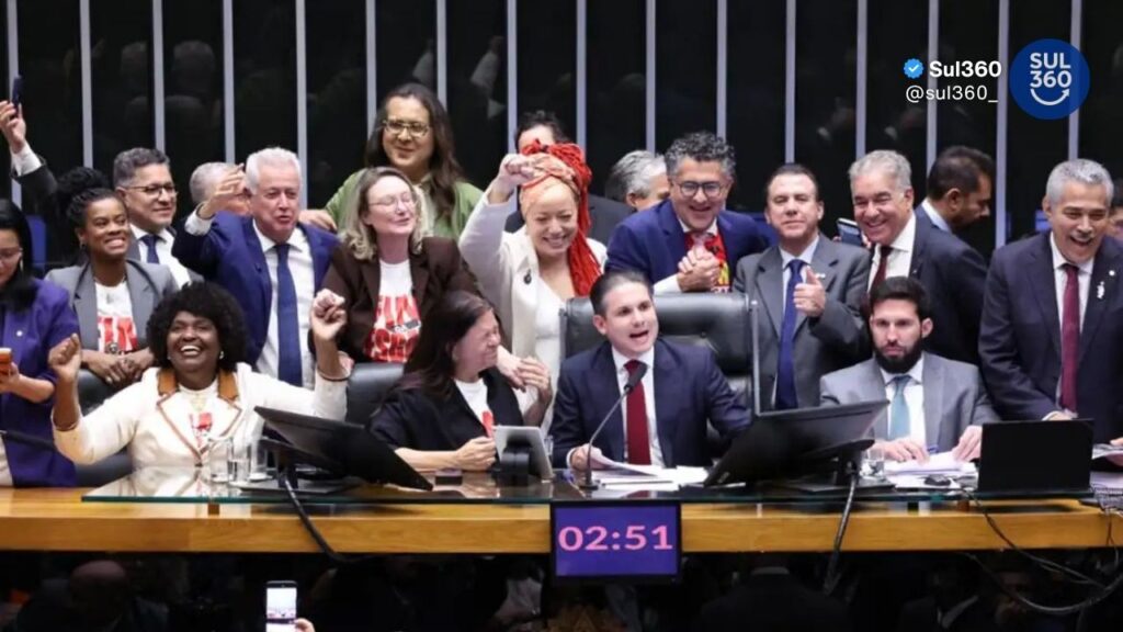 Câmara aprova PEC que acaba com escala 6x1; proposta segue agora para o Senado