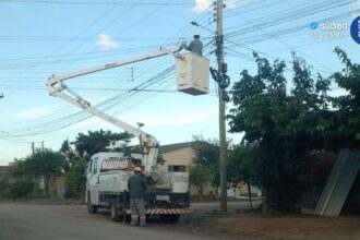 Manutenção na iluminação pública avança em ruas do bairro Viegas