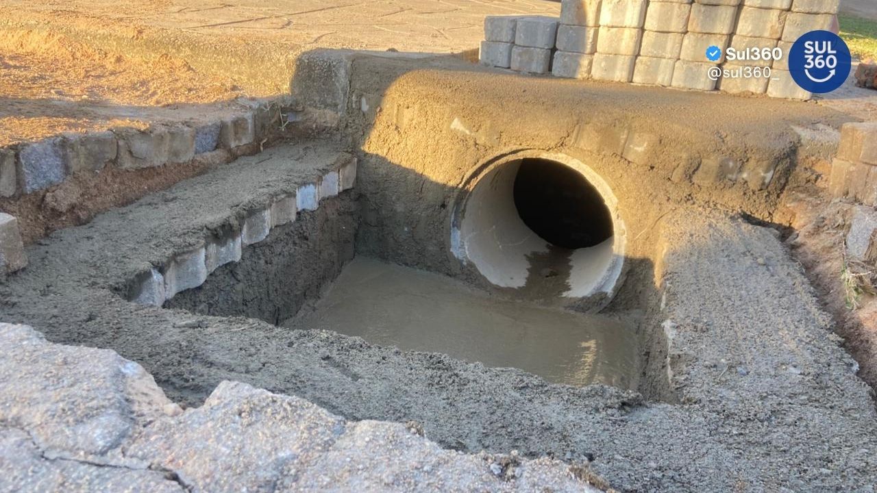 Prefeitura realiza obra de drenagem no bairro Jardim do Forte em Camaquã