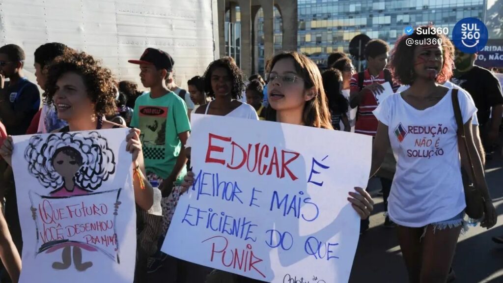 CCJ adia novamente análise de PEC que prevê redução da maioridade penal