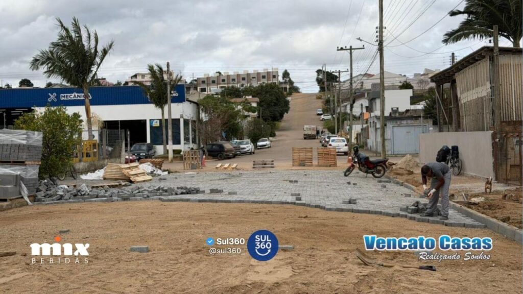 Iniciado o calçamento na rua Cap. Cezar Pantaleão no bairro Dona Tereza