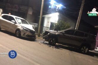 Colisão frontal envolve dois veículos no bairro Santa Marta, em Camaquã