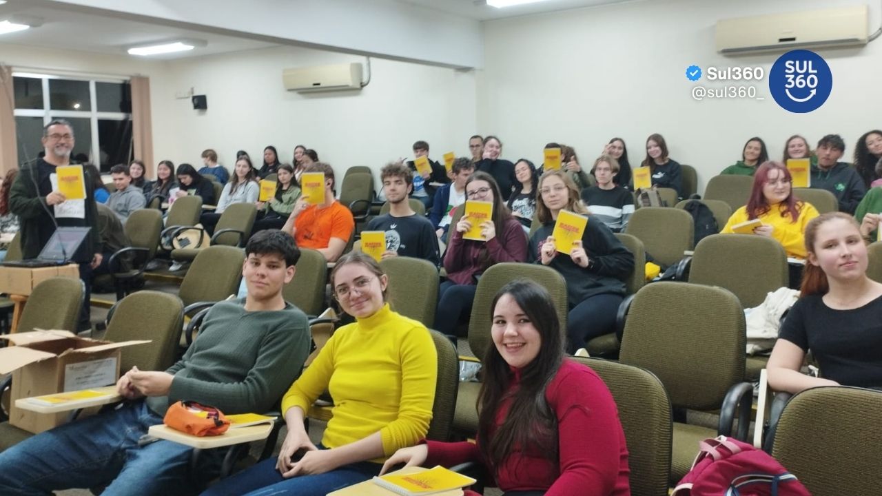 Cursinho Popular Raízes abre inscrições para turma gratuita preparatória ao Enem