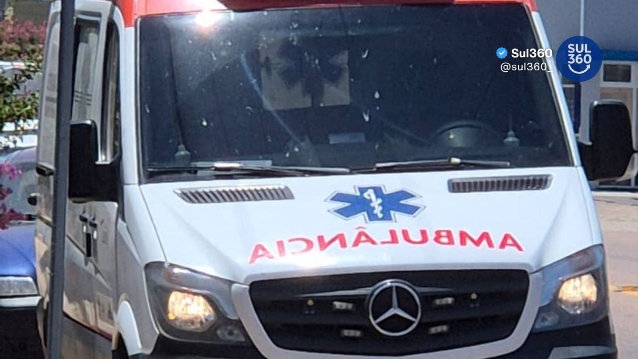 Idoso passa mal e é socorrido por ambulância no Centro de Camaquã