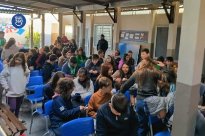 Movimento Negro de Camaquã promove reflexão sobre bullying na escola Carvalho Bastos