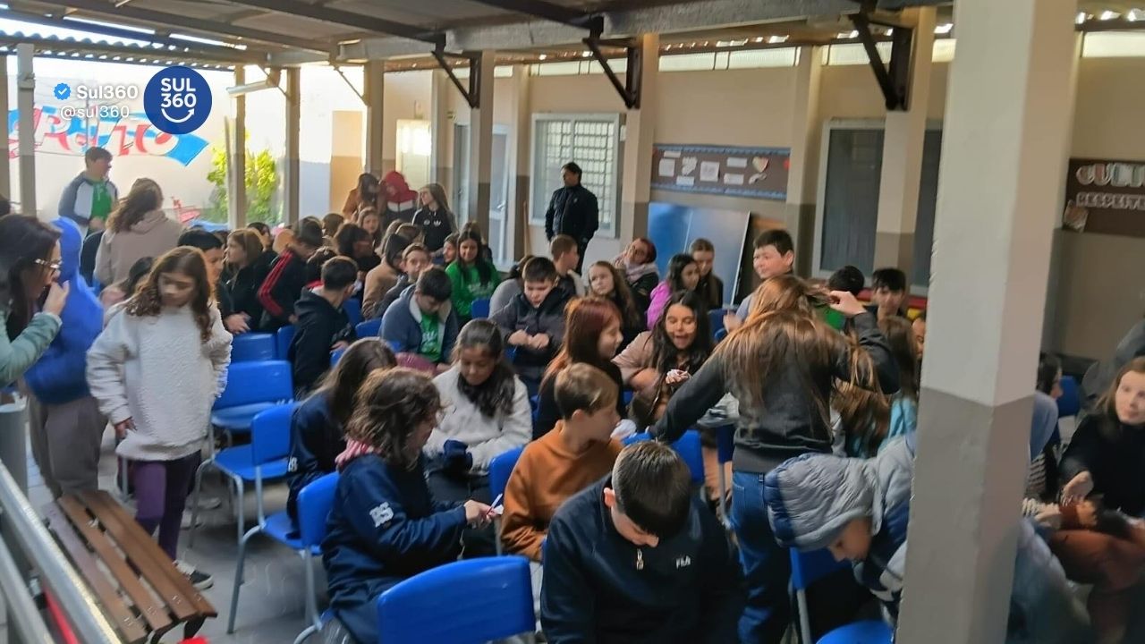 Movimento Negro de Camaquã promove reflexão sobre bullying na escola Carvalho Bastos