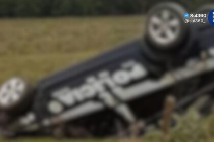 Viatura da Polícia Civil de Camaquã capota na BR-290 em Eldorado do Sul