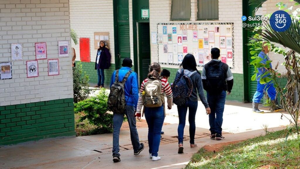 Projeto em análise no Senado prevê pausas para descanso e espaços de acolhimento nas escolas