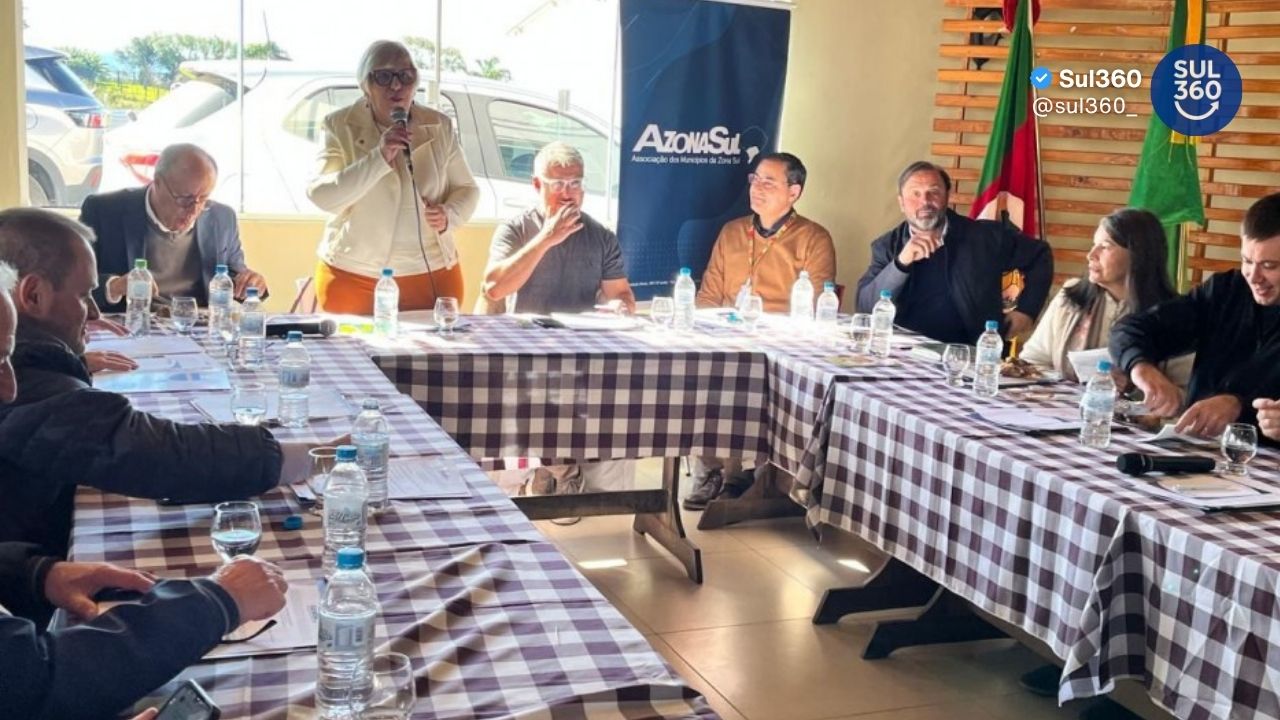 Governo do Estado apresenta programa de proteção às mulheres durante reunião da Azonasul em Herval