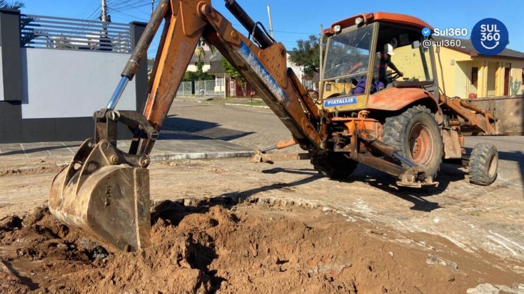 Recuperação de calçamento avança na Rua Santa Tereza no bairro Siá JulianaRecuperação de calçamento avança na Rua Santa Tereza no bairro Siá Juliana