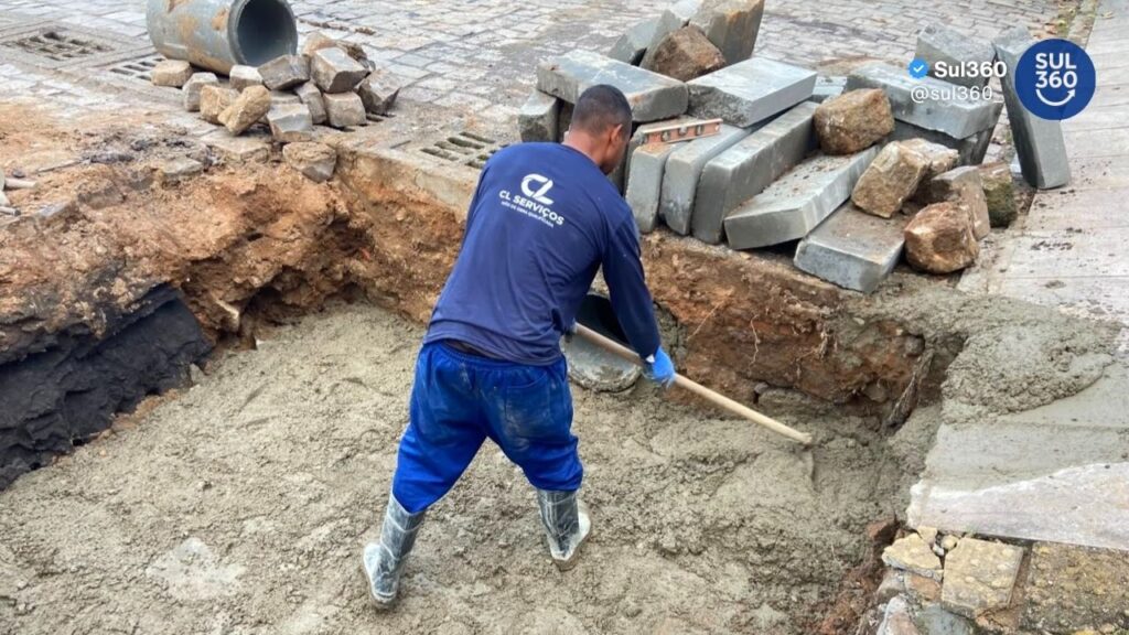 Prefeitura realiza obra de drenagem para melhorar escoamento de água no Bairro Dona Tereza