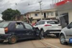 Motorista causa acidente com danos em quatro veículos em avenida de Camaquã
