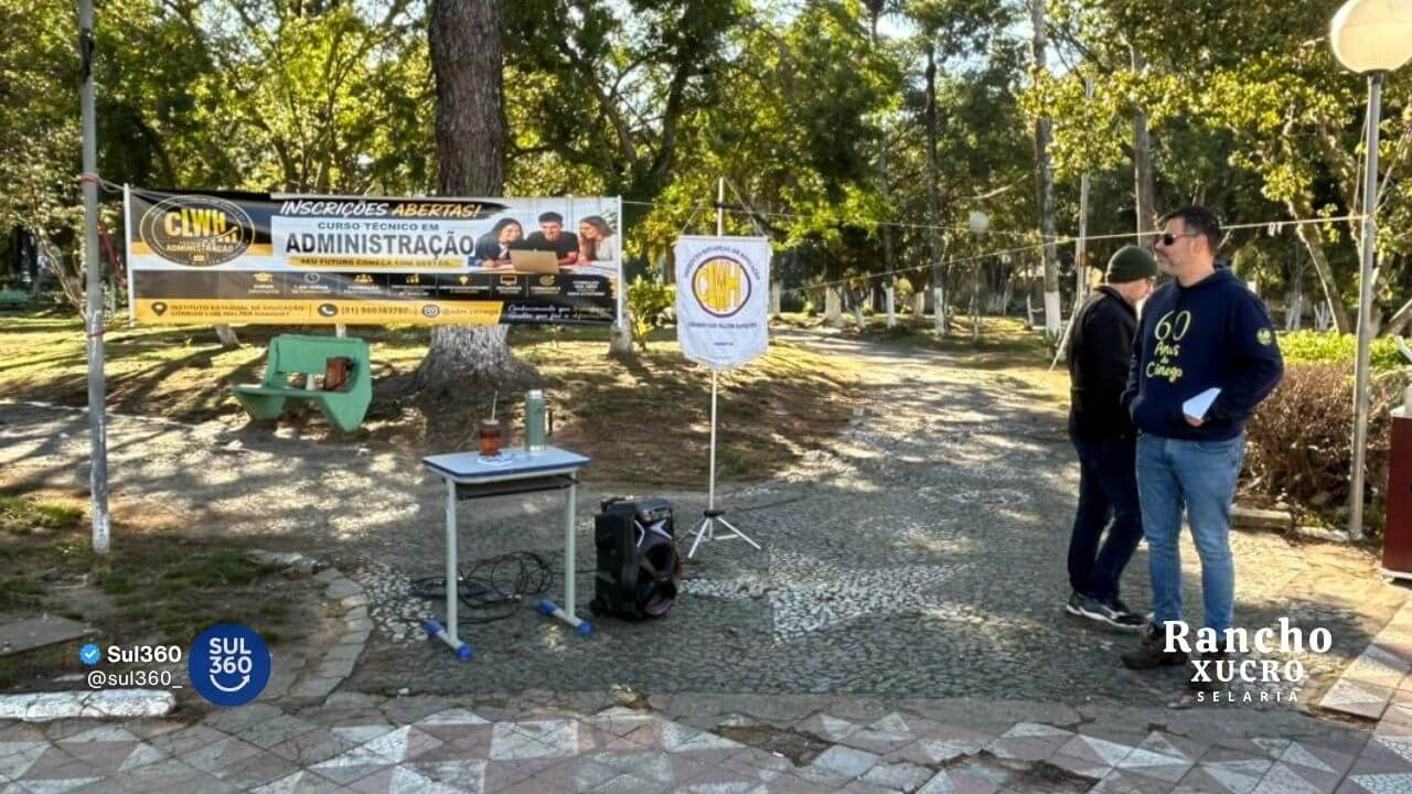 IEE Cônego Walter realiza ação para divulgar EJA e Técnico em Administração